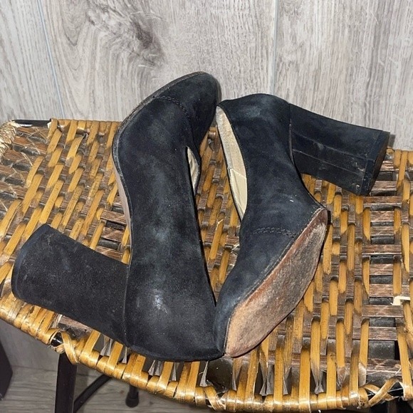 Prada Women's Black Suede Pumps Vintage Leather Soles Sz 35 - Picture 5 of 14